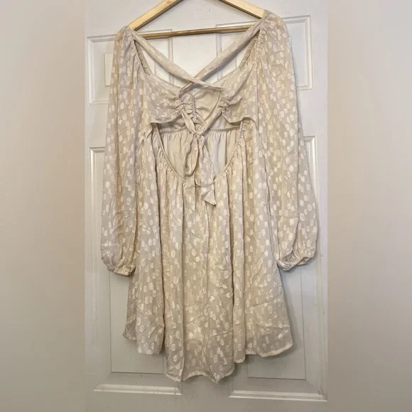 ✨ Audrey Parks + Francesca’s Cream Dot Mini Dress - Picture 6 of 8